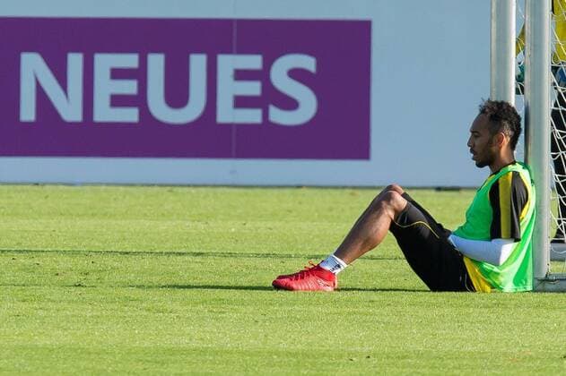 Dortmund Germany 2017 11 13 Training BV Borussia Dortmund BVB Auba Pierre Emerick Aubameyang BVB looks down on the floor DeFodi001