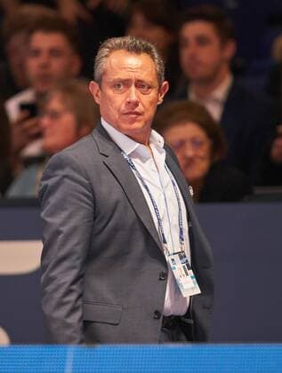 Alexander Sascha Zverev ger Manager Patricio Apey Management Half-length Action shot Single Portrait Portrait Individual action Nitto ATP Finals Season Final Tennis men International at 13 11 2017 in O2 Arena London UK