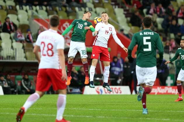 Fußball, Polen - Mexiko GDANSK 13.11.2017 PILKA NOZNA FOOTBALL MIEDZYNARODOWY MECZ TOWARZYSKI - International Friendly Länderspiel MATCH POLSKA - MEKSYK POLAND - MEXICO NZ. ANDRES GUARDADO (MEX) PIOTR ZIELINSKI (POL) FOT. MICHAL CHWIEDUK FOKUSMEDIA.COM.PL NEWSPIX.PL --- Newspix.pl FRANCE OUT!  171113CHW011