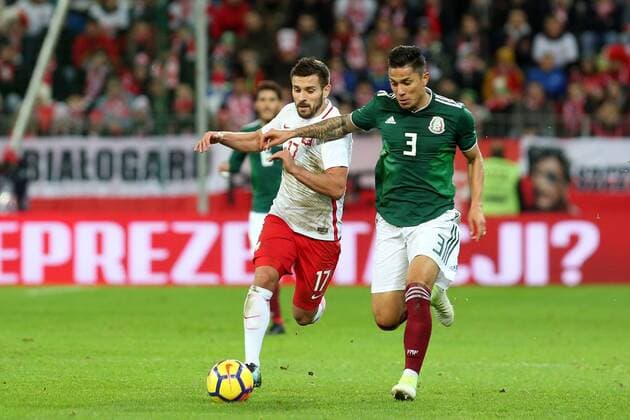 Fußball, Polen - Mexiko GDANSK 13.11.2017 PILKA NOZNA FOOTBALL MIEDZYNARODOWY MECZ TOWARZYSKI - International Friendly Länderspiel MATCH POLSKA - MEKSYK POLAND - MEXICO NZ. MACIEJ MAKUSZEWSKI (POL) CARLOS SALCEDO (MEX) FOT. MICHAL CHWIEDUK FOKUSMEDIA.COM.PL NEWSPIX.PL --- Newspix.pl FRANCE OUT!  171113CHW018