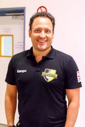 13 11 2017 xmzx Handball 3 League SG Bruchköbel later team manager Tim Beckmann v l Tim Beckmann Hanau Hesse Germany