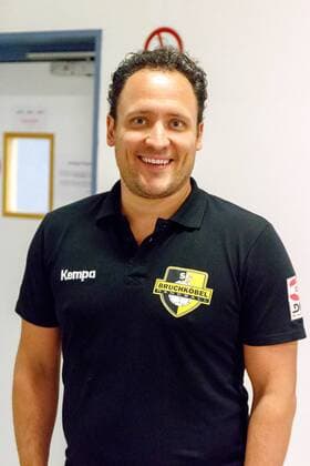 13 11 2017 xmzx Handball 3 League SG Bruchköbel later team manager Tim Beckmann v l Tim Beckmann Hanau Hesse Germany