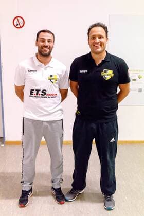 13 11 2017 xmzx Handball 3 League SG Bruchköbel later team manager Tim Beckmann v l Tegaday Ramos Nuez Tim Beckmann Colleagues out Big Umstädter Times Hanau Hesse Germany