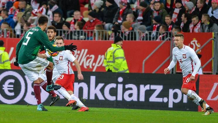 Fußball, Polen - Mexiko Poland vs Mexico Friendly game Poland vs Mexico on November 13, 2017 in Gdansk, Poland. In the picture: Diego Reyes (5) , Maciej Rybus (13) , Karol Linetty (8)  EN_01289578_0018