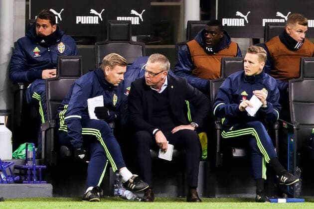 Fußball, WM Playoffs, Italien - Schweden 171113 Sveriges assisterande förbundskapten Peter Wettergren och förbundskapten Janne Andersson under fotbollsmatchen i VM-kvalets play-off mellan Italien och Sverige den 13 november 2017 i Milano.  Copyright: ANDREASxLxERIKSSON BB171113AE016