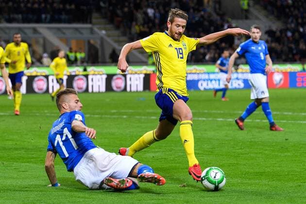 Fußball, WM Playoffs, Italien - Schweden 171113 Italiens Ciro Immobile och Sveriges Marcus Rohden under fotbollsmatchen i VM-kvalets play-off mellan Italien och Sverige den 13 november 2017 i Milano.  Copyright: JOELxMARKLUND BB171113JM040