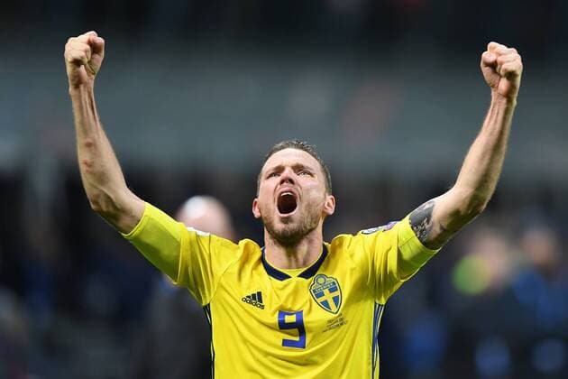 Bilder des Tages - SPORT Fußball, WM Playoffs, Italien - Schweden 171113 Sveriges Marcus Berg jublar efter fotbollsmatchen i VM-kvalets play-off mellan Italien och Sverige den 13 november 2017 i Milano.  Copyright: PETTERxARVIDSON BB171113PA056