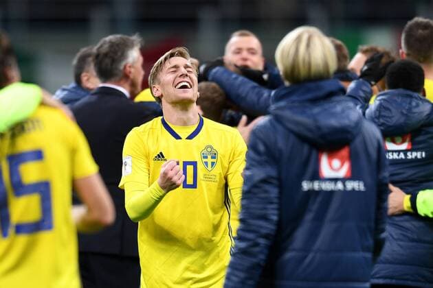 Bilder des Tages - SPORT Fußball, WM Playoffs, Italien - Schweden 171113 Sveriges Emil Forsberg jublar efter fotbollsmatchen i VM-kvalets play-off mellan Italien och Sverige den 13 november 2017 i Milano.  Copyright: PETTERxARVIDSON BB171113PA058