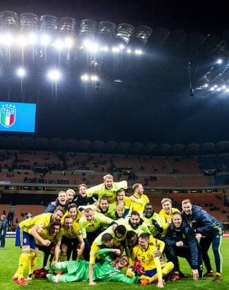 Fußball, WM Playoffs, Schweden qualifiziert sich für WM 171113 Sveriges spelare jublar efter att dom är klara för VM efter fotbollsmatchen i VM-kvalets play-off mellan Italien och Sverige den 13 november 2017 i Milano.  Copyright: PETTERxARVIDSON BB171113PA069