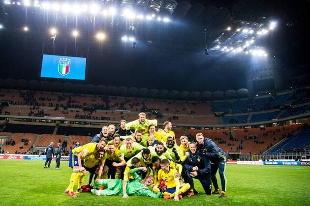 Fußball, WM Playoffs, Italien - Schweden 171113 Sveriges spelare jublar efter att dom är klara för VM efter fotbollsmatchen i VM-kvalets play-off mellan Italien och Sverige den 13 november 2017 i Milano.  Copyright: PETTERxARVIDSON BB171113PA070