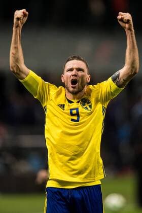 Fußball, WM Playoffs, Schweden qualifiziert sich für WM 171113 Sveriges Marcus Berg jublar efter att VM-platsen är säkrad efter fotbollsmatchen i VM-kvalets play-off mellan Italien och Sverige den 13 november 2017 i Milano.  Copyright: PETTERxARVIDSON BB171113PA079