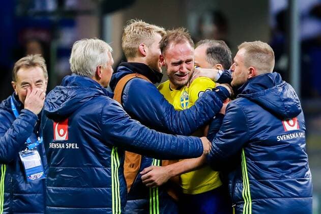 171113 Sveriges Andreas Granqvist jublar efter fotbollsmatchen i VM-kvalets play-off mellan Italien och Sverige den 13 november 2017 i Milano.  Copyright: ANDREASxLxERIKSSON BB171113AE035