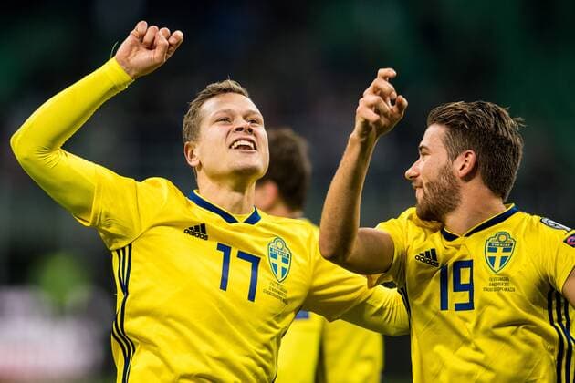 Fußball, WM Playoffs, Italien - Schweden 171113 Sveriges Viktor Claesson och Marcus Rohden jublar efter att VM-platsen är säkrad efter fotbollsmatchen i VM-kvalets play-off mellan Italien och Sverige den 13 november 2017 i Milano.  Copyright: PETTERxARVIDSON BB171113PA108