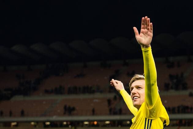 Fußball, WM Playoffs, Schweden qualifiziert sich für WM 171113 Sveriges Emil Forsberg jublar efter att VM-platsen är säkrad efter fotbollsmatchen i VM-kvalets play-off mellan Italien och Sverige den 13 november 2017 i Milano.  Copyright: PETTERxARVIDSON BB171113PA122