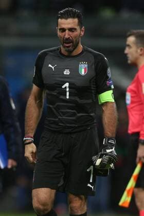 Fußball, WM Playoffs, Italien - Schweden Milan, Italy - November 13: Disappointment italian players,Buffon, at end of the FIFA 2018 World Cup Qualifier Play-off match Italy vs Sweden at Meazza Stadium on November 13, 2017 in Milan, Italy.  Copyright: xmarcoxiacobuccix xIPAx xMarcoxIacobuccix