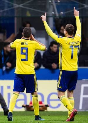 171113 Sveriges Marcus Berg och Viktor Claesson jublar efter fotbollsmatchen i VM-kvalets play-off mellan Italien och Sverige den 13 november 2017 i Milano.  Copyright: ANDREASxLxERIKSSON BB171113AE074