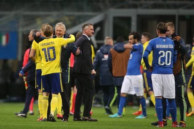Fußball, WM Playoffs, Italien - Schweden Milan, Italy - November 13: Sweden players celebrates at end of the FIFA 2018 World Cup Qualifier Play-off match Italy vs Sweden at Meazza Stadium on November 13, 2017 in Milan, Italy.  Copyright: xmarcoxiacobuccix xIPAx xMarcoxIacobuccix