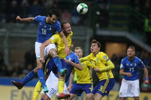Fußball, WM Playoffs, Italien - Schweden Milan, Italy - November 13: Parolo and Granqvist during the FIFA 2018 World Cup Qualifier Play-off match Italy vs Sweden at Meazza Stadium on November 13, 2017 in Milan, Italy.  Copyright: xmarcoxiacobuccix xIPAx xMarcoxIacobuccix