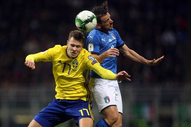 Fußball, WM Playoffs, Italien - Schweden Milan, Italy - November 13: Claesson and Florenzi during the FIFA 2018 World Cup Qualifier Play-off match Italy vs Sweden at Meazza Stadium on November 13, 2017 in Milan, Italy.  Copyright: xmarcoxiacobuccix xIPAx xMarcoxIacobuccix