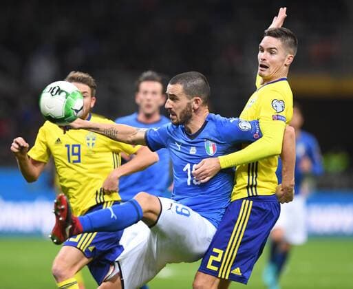 Fußball, WM Playoffs, Italien - Schweden (171114) -- MILAN, Nov. 14, 2017 -- Leonardo Bonucci of Italy (2nd R) vies with Michael Lustig of Sweden during the second leg of World Cup 2018 Qualifiers playoff match between Italy and Sweden in Milan, Italy, Nov. 13, 2017. The match ended 0-0. Sweden was qualified for the final stage of 2018 FIFA World Cup WM Weltmeisterschaft Fussball with 1-0 on aggregate. ) (SP)ITALY-MILAN-FOOTBALL-FIFA WORLD CUP QUALIFIER-ITALY VS SWEDEN AlbertoxLingria 