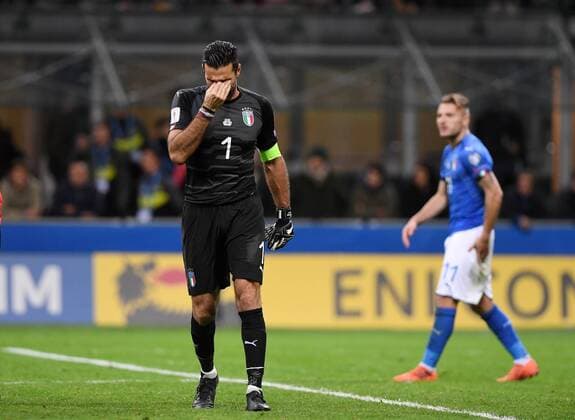 Fussball International WM 2018 Play Off Rueckspiel in Mailand 13.11.2017 Italien - Schweden Torwart Gianluigi Buffon (Italien) enttaeuscht nach dem Spiel, er beendet sein Nationalmannschaftskarriere Mailand *** Football International World Cup 2018 Play Off Rueckspiel in Milan 13 11 2017 Italy Sweden Goalkeeper Gianluigi Buffon Italy DISAPPOINTED After the Game he ended be National team career Milan 