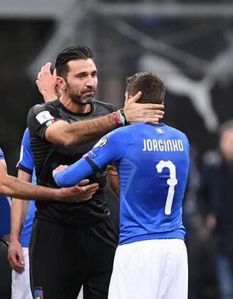 Football International World Cup 2018 Play Off Rueckspiel in Milan 13 11 2017 Italy Sweden Emttaeuschung Italy After the Game Goalkeeper Gianluigi Buffon left embraces Jorginho right Milan