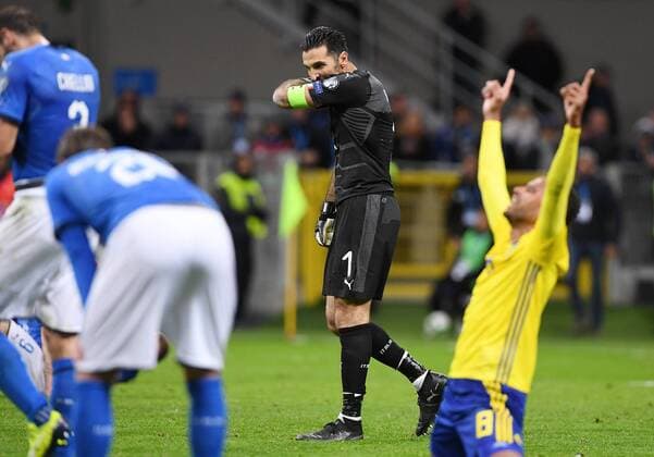 Football International World Cup 2018 Play Off Rueckspiel in Milan 13 11 2017 Italy Sweden Goalkeeper Gianluigi Buffon centre Italy DISAPPOINTED After the Game he ended be National team career Milan