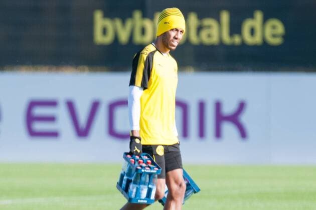Pierre Emerick Aubameyang Do BEAR Wasserkaesten After the Training Football 1 Bundesliga Training Borussia Dortmund Do at 13 11 2017 in Dortmund Germany Â