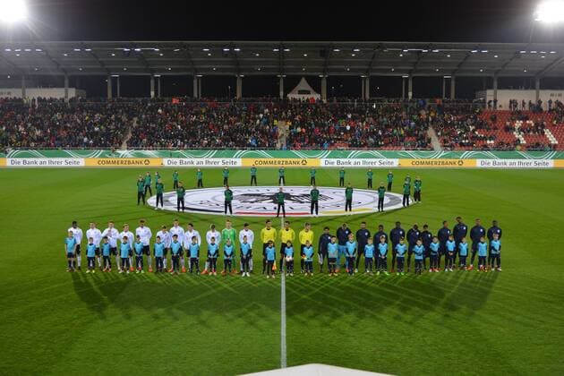both Teams on the Lawn Germany vs England Football U20 Elite League 14 11 2017 Zwickau Copyright: xEibner-Pressefoto BertxHarzerx EP_BHR