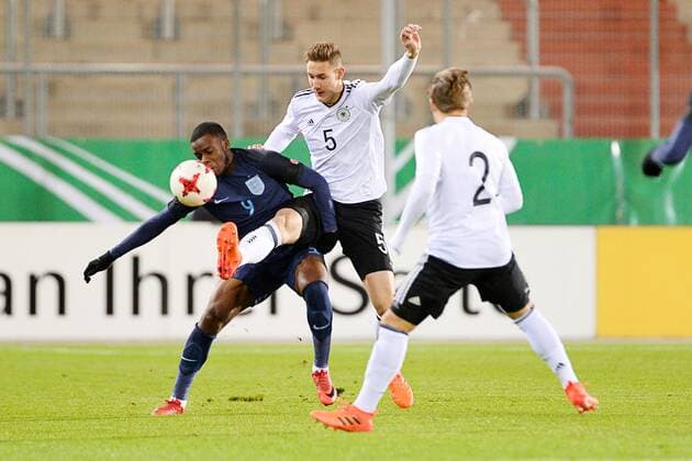 Stephy Mavididi England U20 left Phil Neumann Germany U20 centre and Felix Paßlack Germany U20 right Germany vs England Football U20 Elite League 14 11 2017 Zwickau Copyright: xEibner-Pressefoto BertxHarzerx EP_BHR