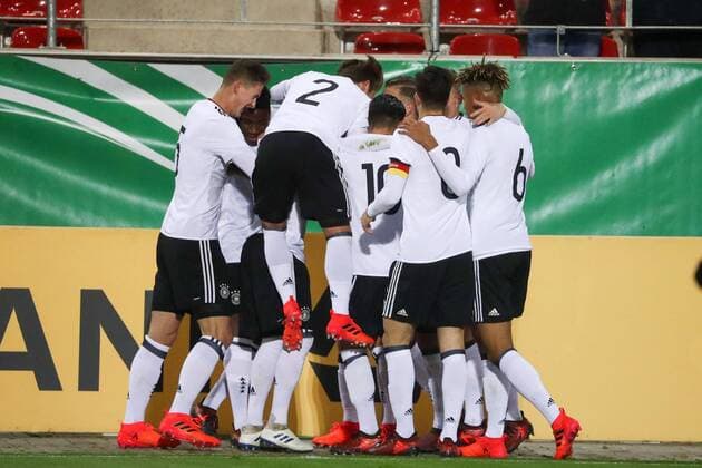 Germany Italy Football U20 Country game Zwickau 14 11 2017 Stadium Zwickau Football U20 international match Germany England in Picture German Players bejubeln the 2 0