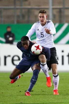 Germany Italy Football U20 Country game Zwickau 14 11 2017 Stadium Zwickau Football U20 international match Germany England in Picture v l Stephy Mavididi U20 tight and Julian Chabot U20 ger Sparta Rotterdam