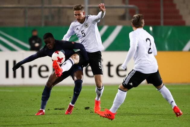 Germany Italy Football U20 Country game Zwickau 14 11 2017 Stadium Zwickau Football U20 international match Germany England in Picture v l Stephy Mavididi U20 tight Julian Chabot U20 ger Sparta Rotterdam and Felix Paßlack U20 ger Hoffenheim