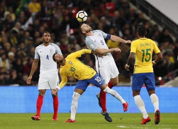 England s Eric Dier tussles with Brazil s Neymar during the International Friendly Länderspiel match at Wembley Stadium, London . Picture date: 14th November 2017. Picture credit should read: David Klein Sportimage EDITORIAL USE ONLY. No use with unauthorised audio, video, data, fixture lists, club league logos or live services. Online in-match use limited to 120 images, no video emulation. No use in betting, games or single club league player publications.
