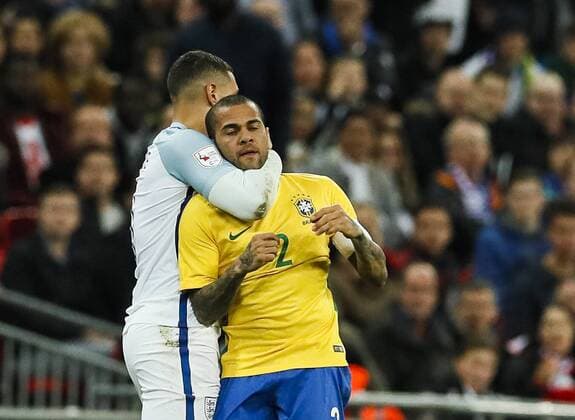 England s Jake Livermore tussles with Brazil s Dani Alves during the International Friendly Länderspiel match at Wembley Stadium, London . Picture date: 14th November 2017. Picture credit should read: David Klein Sportimage EDITORIAL USE ONLY. No use with unauthorised audio, video, data, fixture lists, club league logos or live services. Online in-match use limited to 120 images, no video emulation. No use in betting, games or single club league player publications.