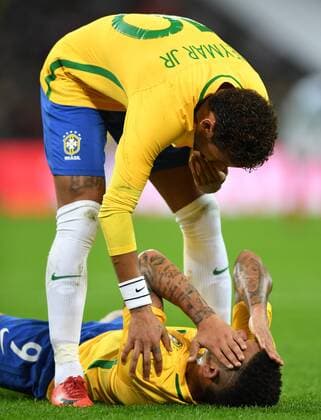 England v Brazil International Friendly L?nderspiel Neymar JR checks on Gabriel Jesus of Brazil during the International Friendly match at Wembley Stadium, London Content Not Available For UK Newspapers Copyright: xSimonxDaelx FIL-10953-0022