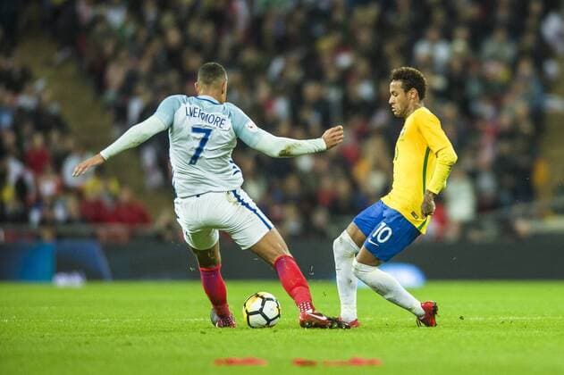 Neymar jr of Brazil is challenged by Jake Livermore of England during the International Friendly Länderspiel match between England and Brazil at Wembley Stadium, London, England on 14 November 2017. Copyright: xDarrenxMusgrovex 17720028