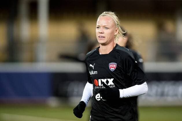 171115 Rosengards Caroline Seger värmer upp inför fotbollsmatchen i Champions League mellan Rosengard och Chelsea den 15 november 2017 i Malmö.  Copyright: LUDVIGxTHUNMAN BB171115LT002