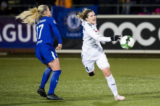 171115 Chelseas Katie Chapman och Rosengards Hanna Folkesson under fotbollsmatchen i Champions League mellan Rosengard och Chelsea den 15 november 2017 i Malmö.  Copyright: LUDVIGxTHUNMAN BB171115LT023