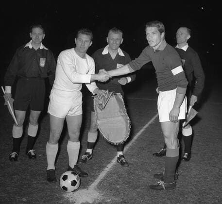 Messepokal season 1963 64 quarter-finals 1 FC Köln AS Roma 4 0 05 03 1964 Welcoming the captains left Hans Schäfer Cologne HM