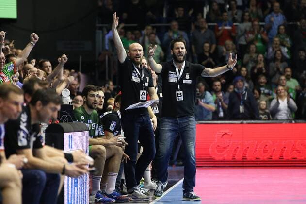 Coach Bennet Wiegert re und Co Manager Yves Grafenhorst SC Magdeburg Handball Bundesliga Season 2017 2018 League match SC Magdeburg vs HC Erlangen in the GETEC Arena in Magdeburg Germany Handball Team Manner 16 11 2017