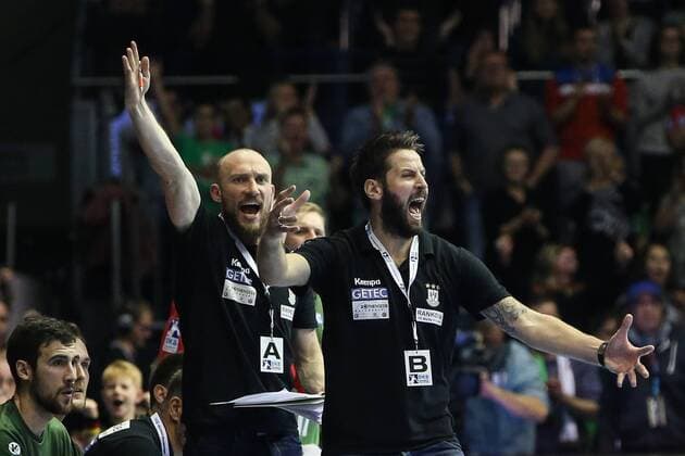 Coach Bennet Wiegert re und Co Manager Yves Grafenhorst SC Magdeburg Handball Bundesliga Season 2017 2018 League match SC Magdeburg vs HC Erlangen in the GETEC Arena in Magdeburg Germany Handball Team Manner 16 11 2017