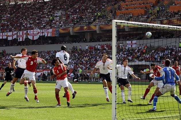 coimbra 17 06 2004 england switzerland 3 0 air duel with o a franc lampard and john terry england switzerland ek portugal 2004 euro 2004 euro 2004