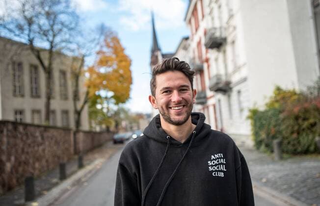 13 11 2017 xfux Football 2 Bundesliga SV Darmstadt 98 photoshoot with Julian von Haacke in the Martinsviertel in Darmstadt and on the grounds of the TU Darmstadt University of Technology emonline emspor deloka vl Julian von Haacke SV Darmstadt 98 Darmstadt