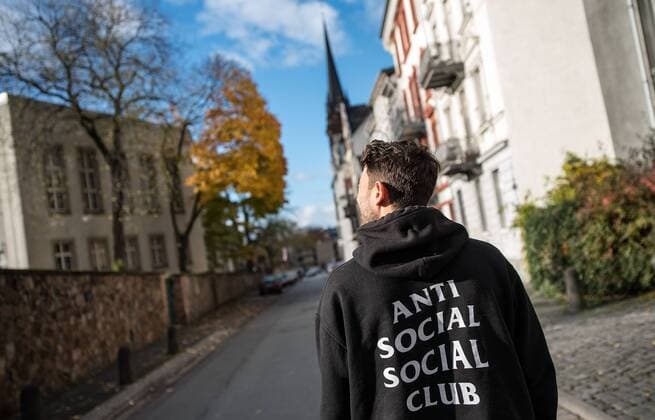 13 11 2017 xfux Football 2 Bundesliga SV Darmstadt 98 photoshoot with Julian von Haacke in the Martinsviertel in Darmstadt and on the grounds of the TU Darmstadt University of Technology emonline emspor deloka vl Julian von Haacke SV Darmstadt 98 Darmstadt