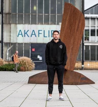 13 11 2017 xfux Football 2 Bundesliga SV Darmstadt 98 photoshoot with Julian von Haacke in the Martinsviertel in Darmstadt and on the grounds of the TU Darmstadt University of Technology emonline emspor deloka vl Julian von Haacke SV Darmstadt 98 Darmstadt