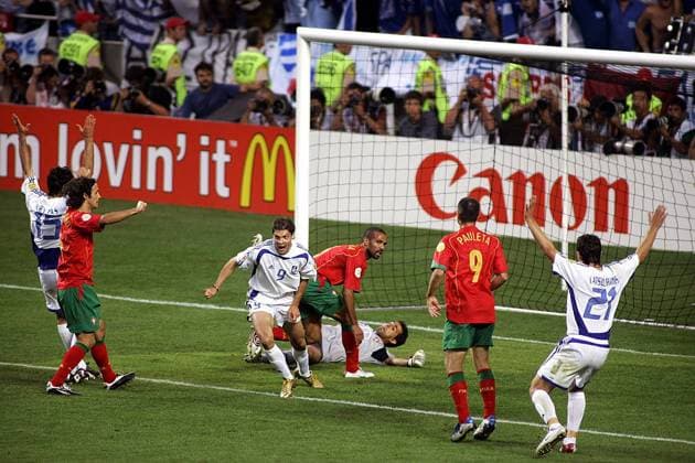 lisbon 04 07 2004 stadium da luz finale euro 2004 euro2004 ek portugal portugal greece 0 1 angelos charisteas scores the winning goal goalkeeper ricardo has no chance portugal greece
