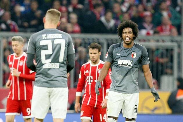 l-r: enttaeuschung bei Alfred Finnbogason 27 (FC Augsburg) und Francisco da Silva Caiuby 30 (FC Augsburg) ueber den zweiten Gegentreffer, FC Bayern Muenchen vs. FC Augsburg, Fussball, 1.Bundesliga, 18.11.2017 Muenchen Bayern Deutschland *** Disappointment at Alfred Finnbogason 27 FC Augsburg and Francisco da Silva Caiuby 30 FC Augsburg over the second goal Bayern Munich vs FC Augsburg Soccer 1 Bundesliga 18 11 2017 Munich Bavaria Germany Copyright: xkolbert-press ChristianxKolbertx