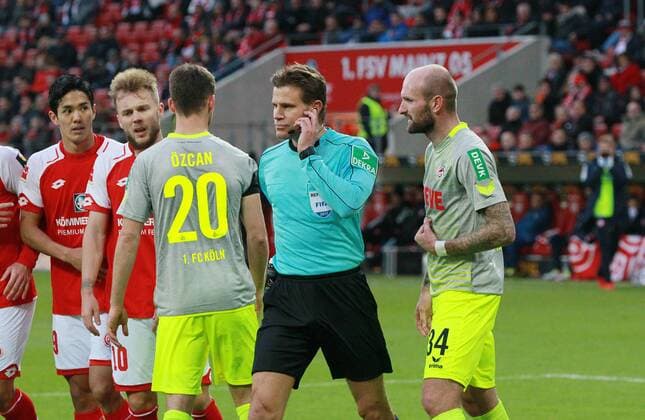 1 FSV Mainz 05 1 FC Köln referee Felix Brych asks and decides penalty football 1 Bundesliga