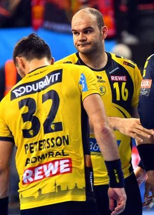 18.11.2017 Skopje(FYR Macedonia) HC Vardar-Rhein Neckar Löwen EHF Champions League men s handball Rafael Baena Gonzalez(r) Rhein Neckar Löwen react after lost match :Str 